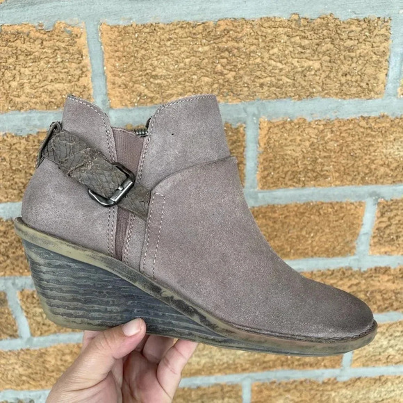 OTBT Women's Rocker Wedge Bootie Stone Leather size 9 - Picture 3 of 11